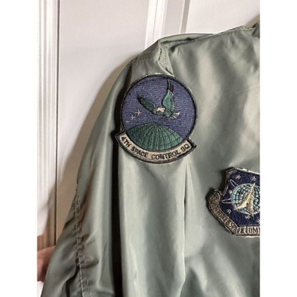 EUC - Mens Military Style Bomber Jacket with patches - Picture 6 of 10